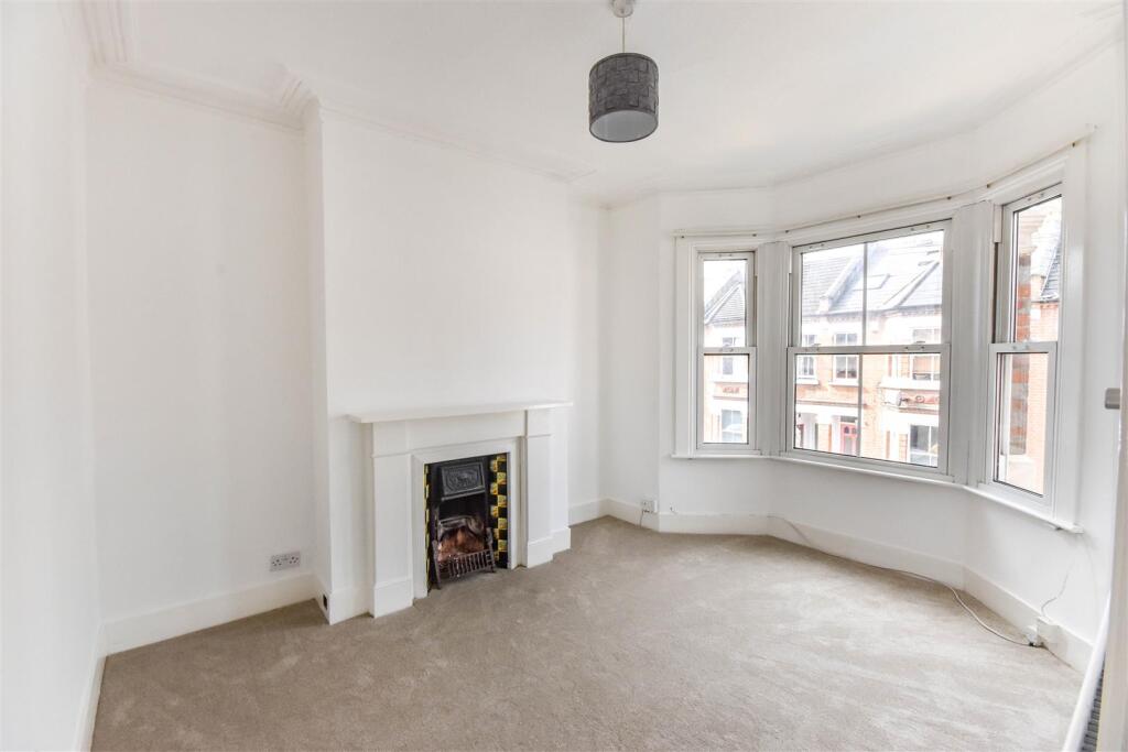1 bed 1st Floor Flat for rent in Brentford. From Quilliam Property Services
