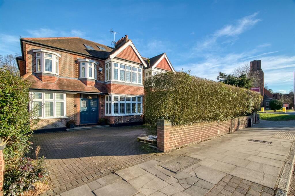 5 bed Semi-Detached House for rent in London. From Havilands