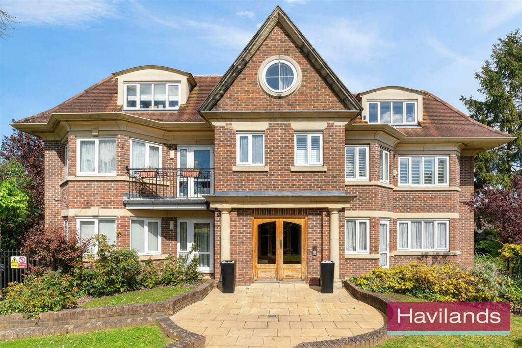 3 bed Flat for rent in London. From Havilands