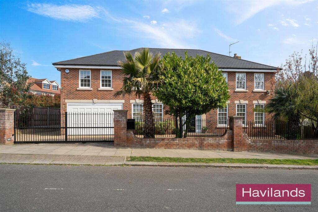 6 bed Detached for rent in London. From Havilands - London