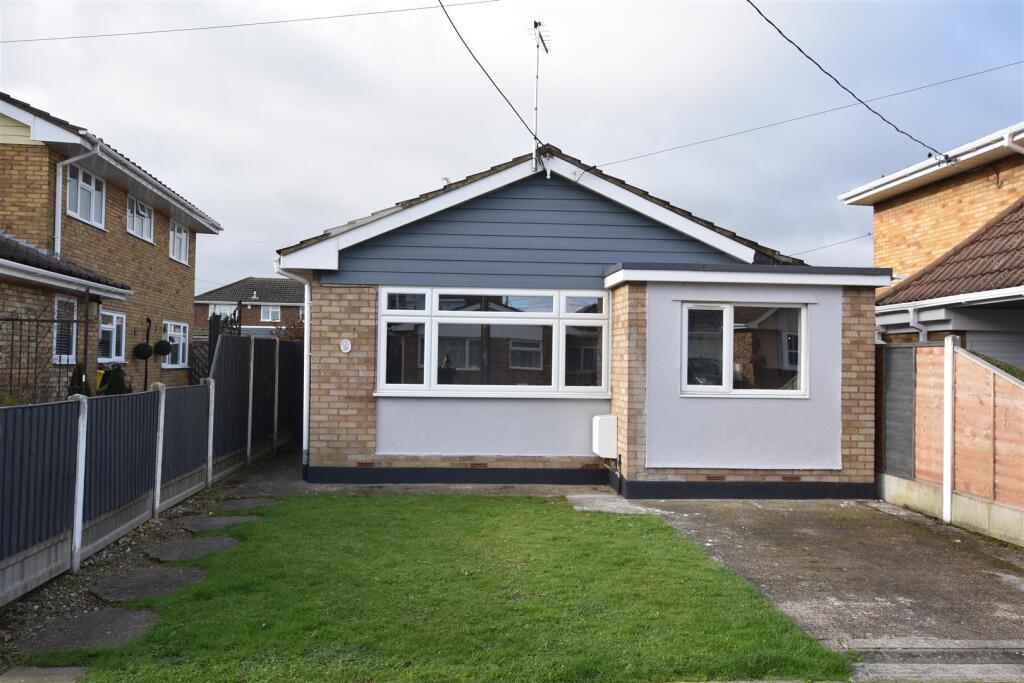 2 bed Detached bungalow for rent in Canvey Island. From Richard Poyntz & Co - Canvey Island