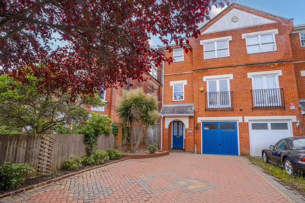4 bed Semi Detached for rent in Streatham. From Pedder - Crystal Palace 4 bed Semi Detached for rent in Streatham. From Pedder - Crystal Palace