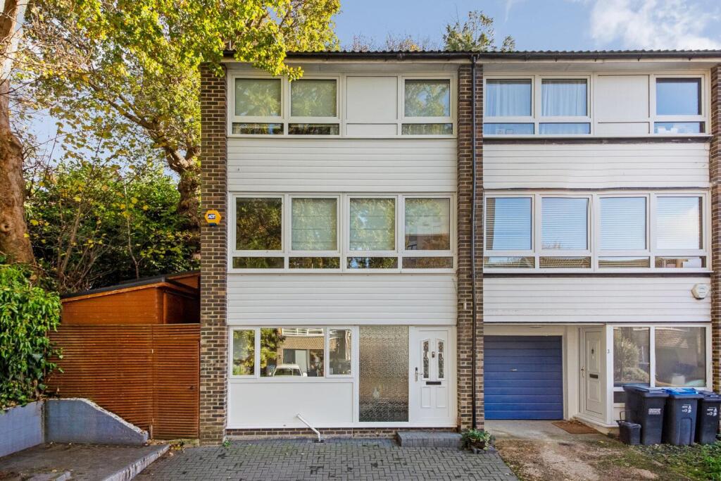 3 bed Detached for rent in Penge. From Pedder - Crystal Palace