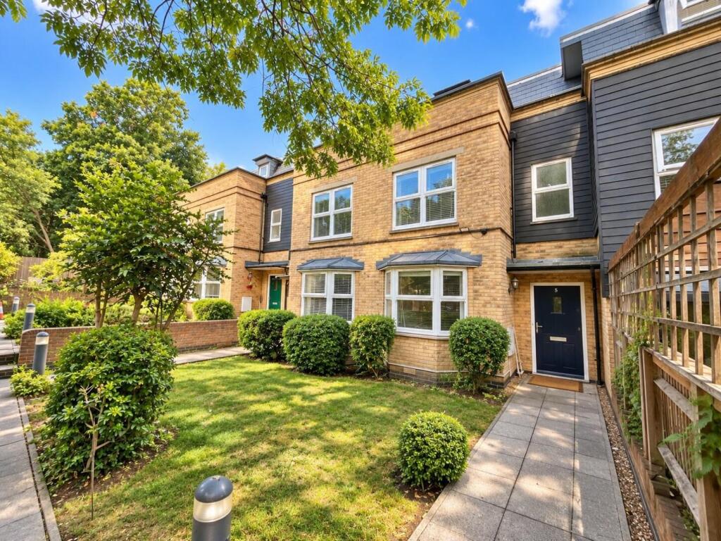 3 bed Mid Terraced House for rent in Penge. From Pedder - Crystal Palace 3 bed Mid Terraced House for rent in Penge. From Pedder - Crystal Palace