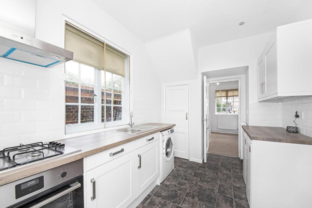 3 bed Detached for rent in Streatham. From Pedder - Dulwich Village