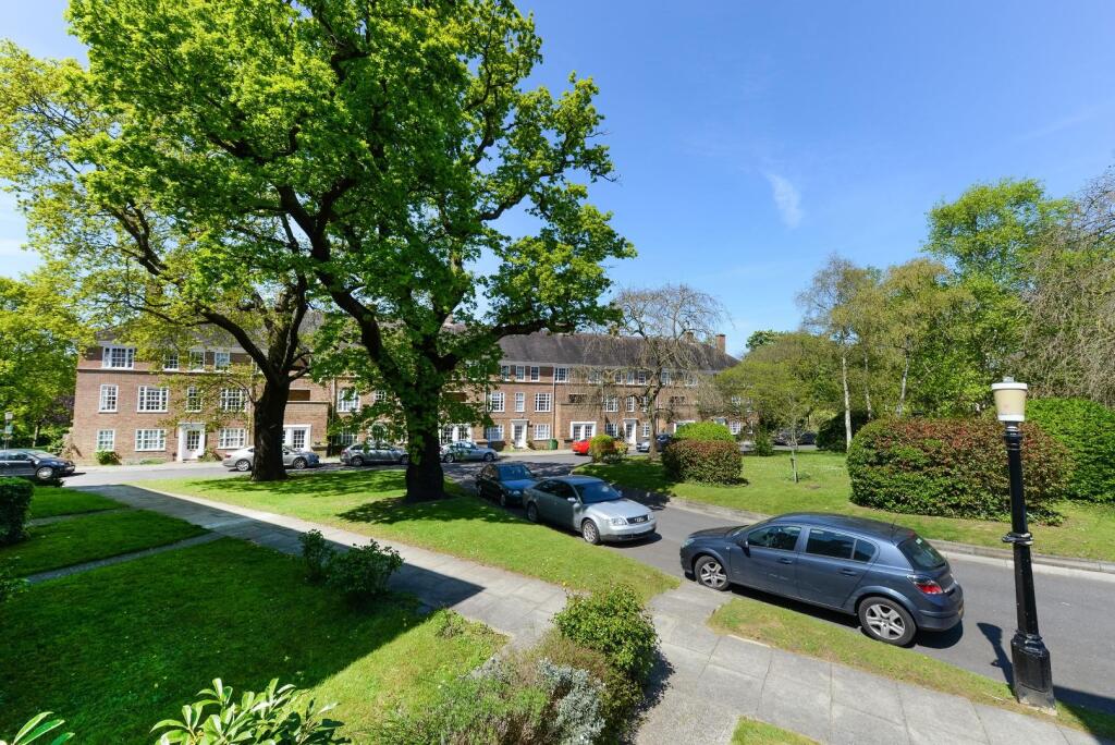 3 bed 1st Floor Flat for rent in London. From Pedder - Dulwich Village