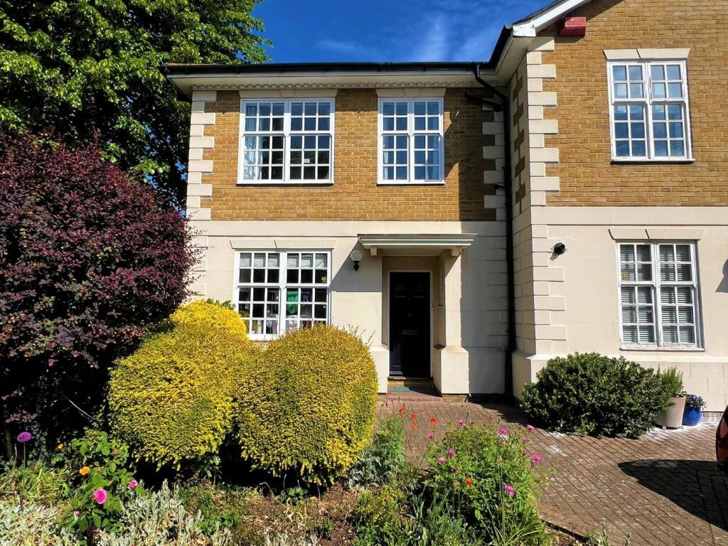 3 bed Detached for rent in Streatham. From Pedder - Dulwich Village