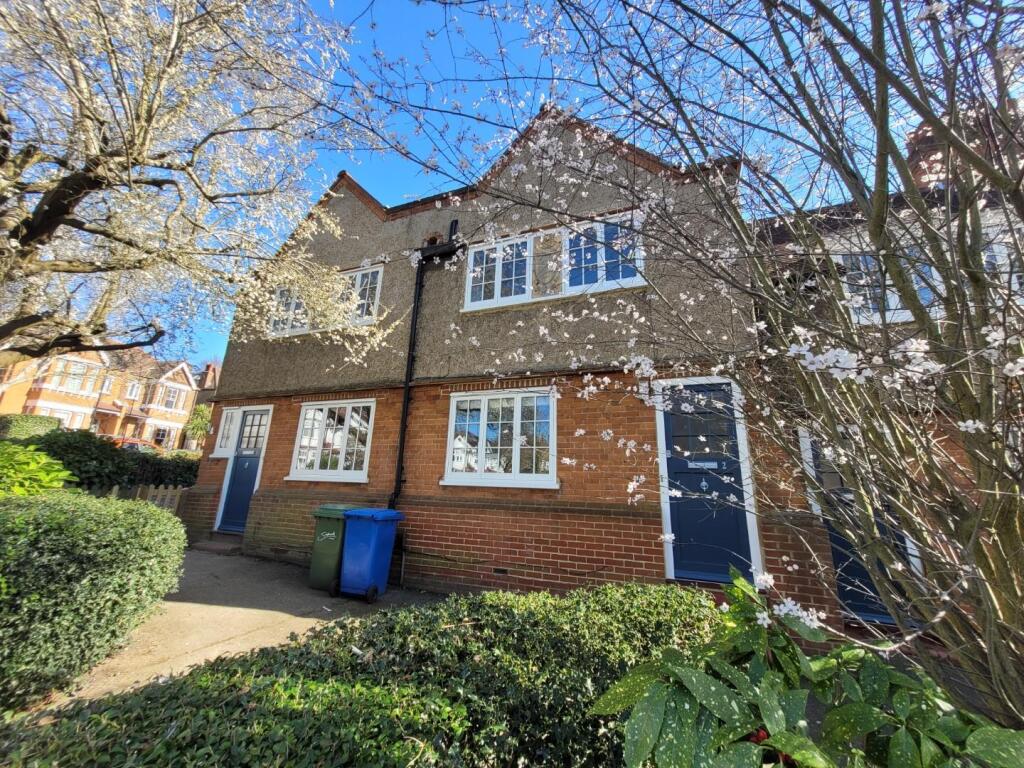 3 bed Cottage for rent in Camberwell. From Pedder - Dulwich Village