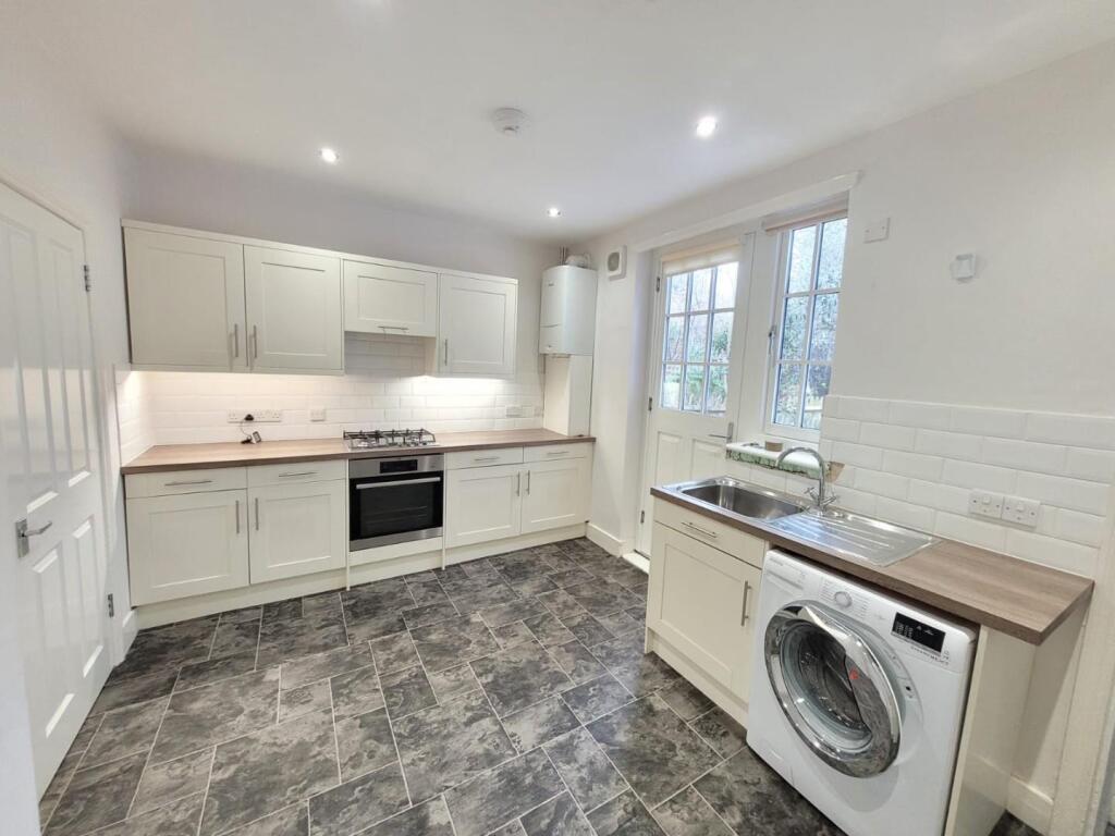3 bed Detached for rent in Camberwell. From Pedder - Dulwich Village