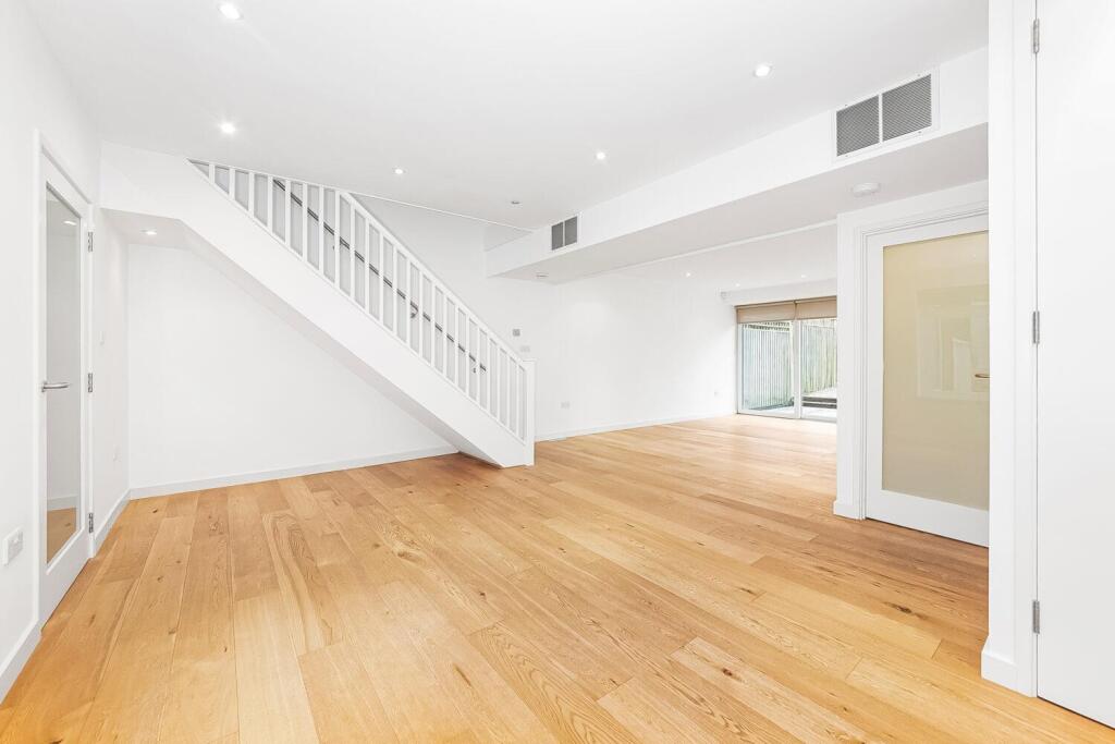 3 bed Detached for rent in Penge. From Pedder - Dulwich Village 3 bed Detached for rent in Penge. From Pedder - Dulwich Village