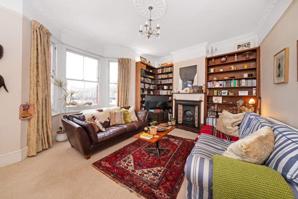 3 bed Annexe for rent in London. From Pedder - Dulwich Village