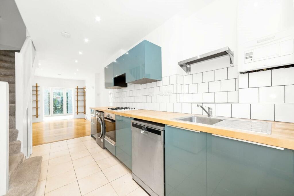 2 bed Detached House for rent in Camberwell. From Pedder - East Dulwich