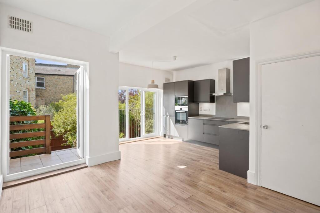 2 bed 1st Floor Flat for rent in Camberwell. From Pedder - East Dulwich