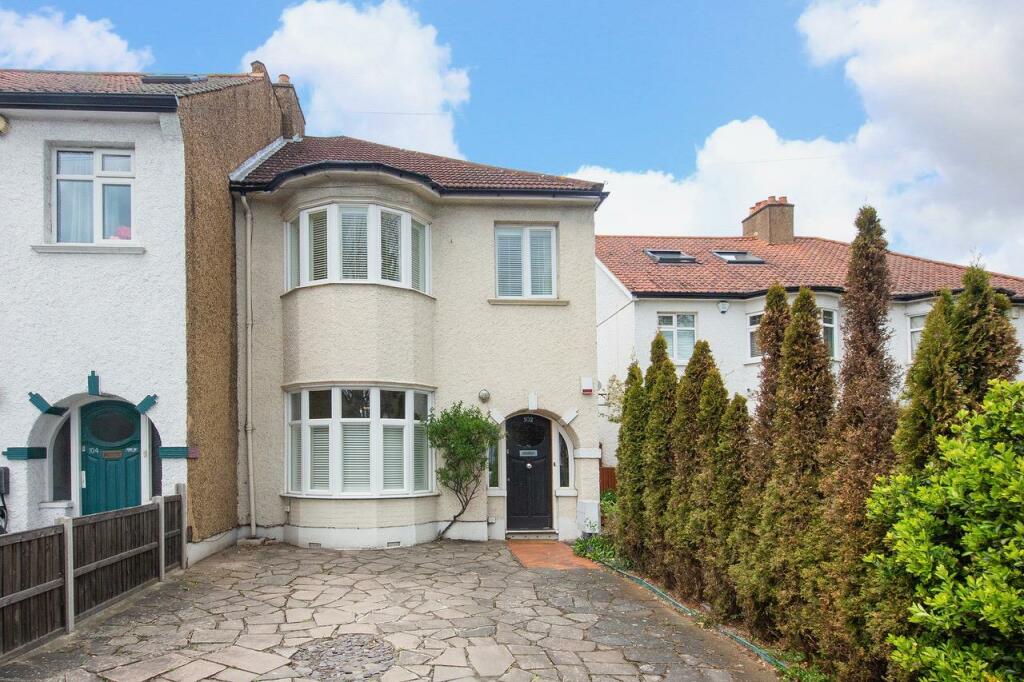 3 bed Detached House for rent in London. From Pedder - Forest Hill