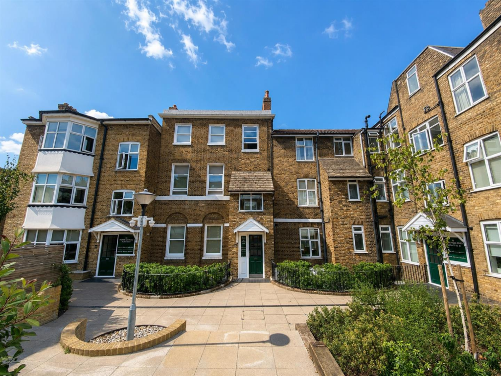 2 bed 1st Floor Flat for rent in Catford. From Pedder - Forest Hill