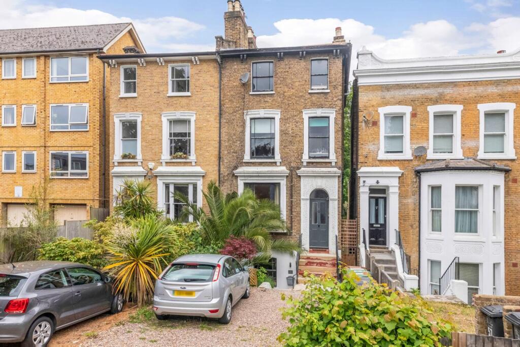 2 bed 1st Floor Flat for rent in Catford. From Pedder - Forest Hill