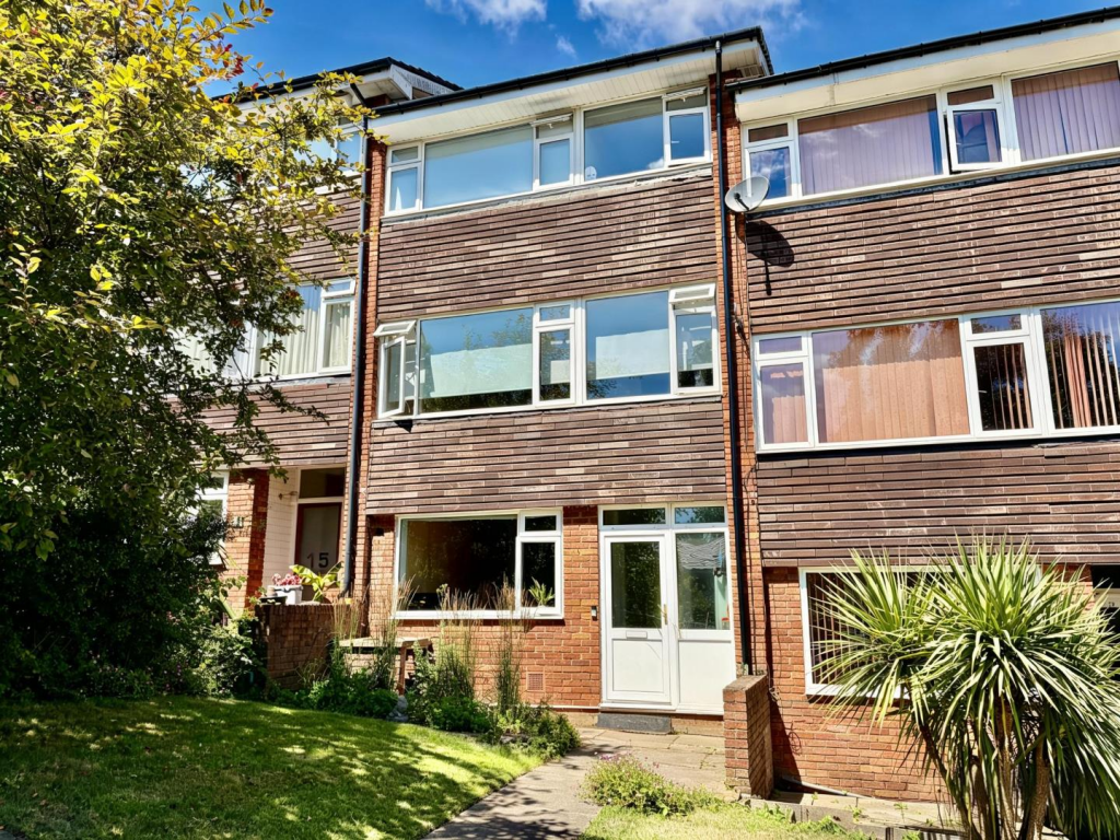 4 bed Detached for rent in Penge. From Pedder - Forest Hill 4 bed Detached for rent in Penge. From Pedder - Forest Hill