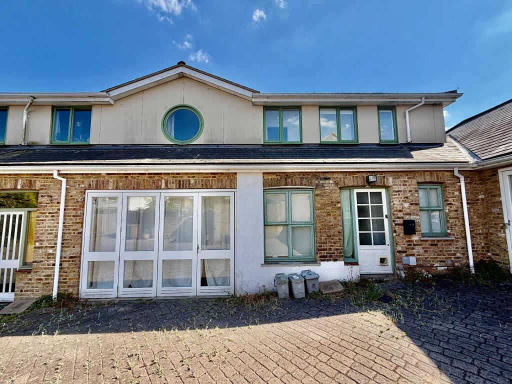 2 bed Detached for rent in London. From Pedder - Forest Hill