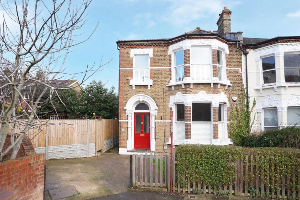 3 bed 1st Floor Flat for rent in Catford. From Pedder - Forest Hill