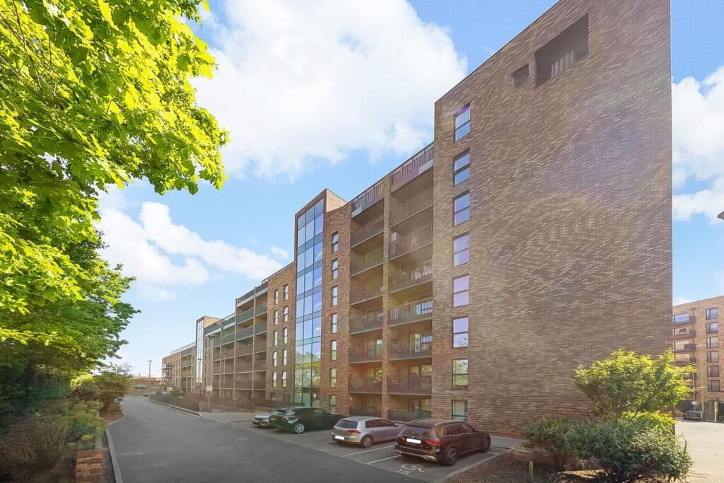 3 bed Apartment for rent in Penge. From Pedder - Sydenham