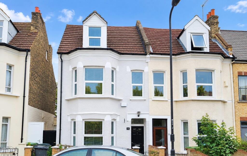4 bed Detached for rent in Penge. From Pedder - Sydenham 4 bed Detached for rent in Penge. From Pedder - Sydenham