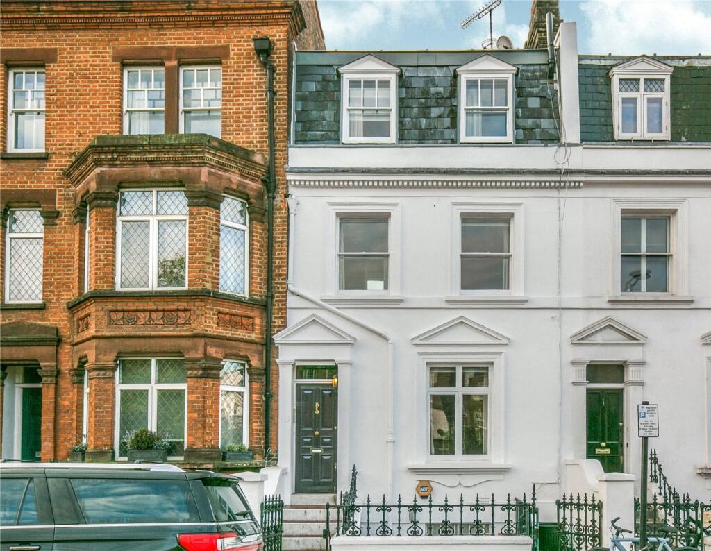5 bed Mid Terraced House for rent in London. From Stirling Ackroyd - London Bridge