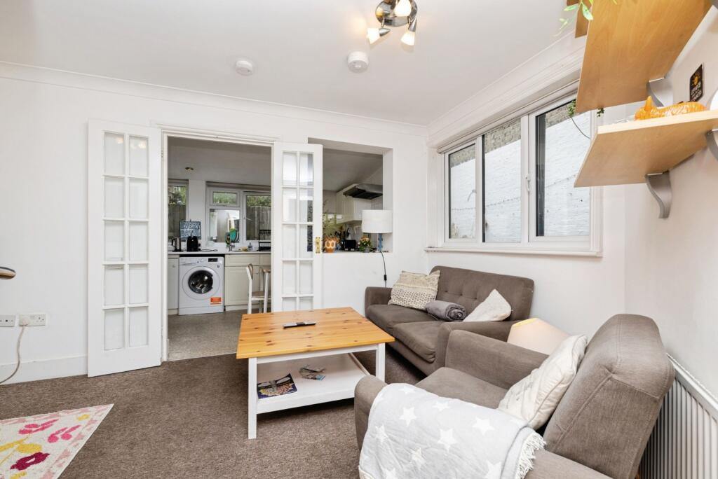 3 bed Apartment for rent in London. From Stirling Ackroyd - London Bridge