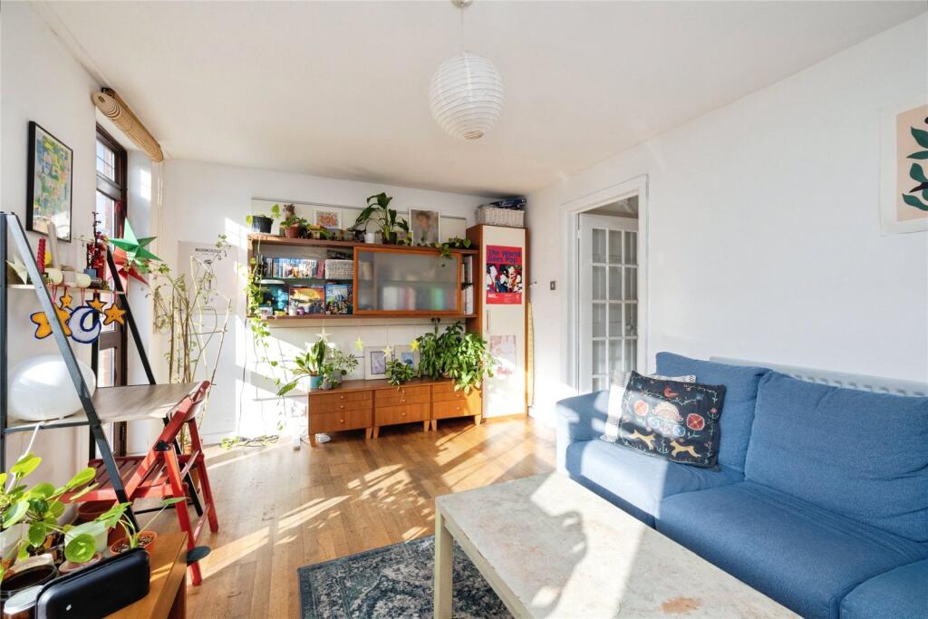 3 bed Apartment for rent in London. From Stirling Ackroyd - London Bridge