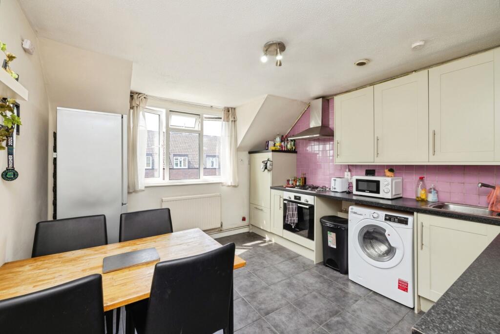 2 bed Apartment for rent in Battersea. From Stirling Ackroyd - London Bridge 2 bed Apartment for rent in Battersea. From Stirling Ackroyd - London Bridge