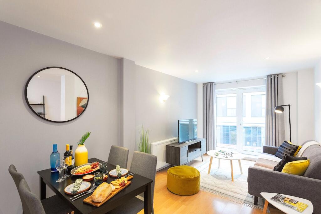 2 bed Apartment for rent in Islington. From Stirling Ackroyd - Clerkenwell