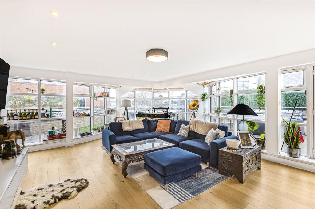 2 bed Penthouse for rent in London. From Stirling Ackroyd - Clerkenwell