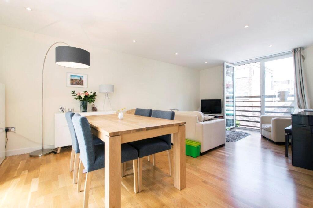 2 bed Apartment for rent in Islington. From Stirling Ackroyd - Clerkenwell