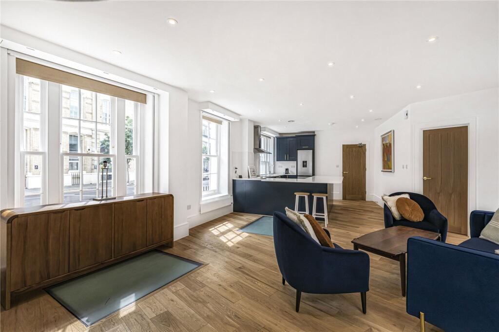 3 bed House (unspecified) for rent in Islington. From Stirling Ackroyd - Clerkenwell