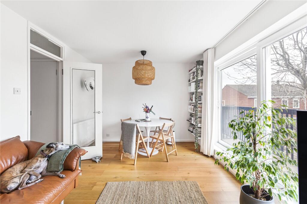 3 bed Mid Terraced House for rent in Hackney. From Stirling Ackroyd - Hackney 3 bed Mid Terraced House for rent in Hackney. From Stirling Ackroyd - Hackney