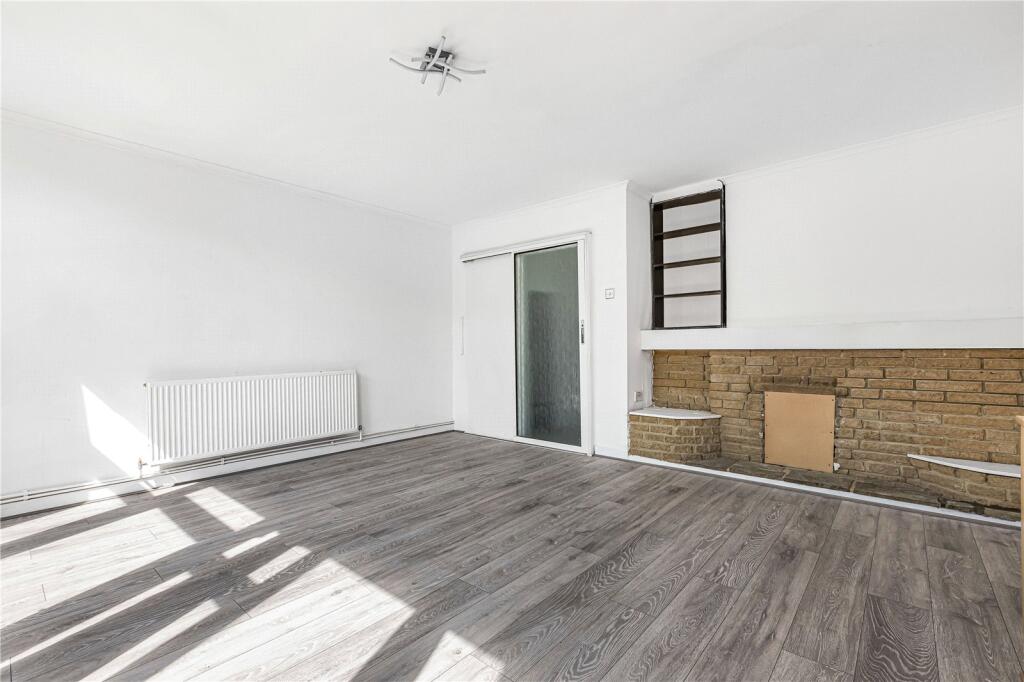 4 bed Mid Terraced House for rent in London. From Stirling Ackroyd - Hackney
