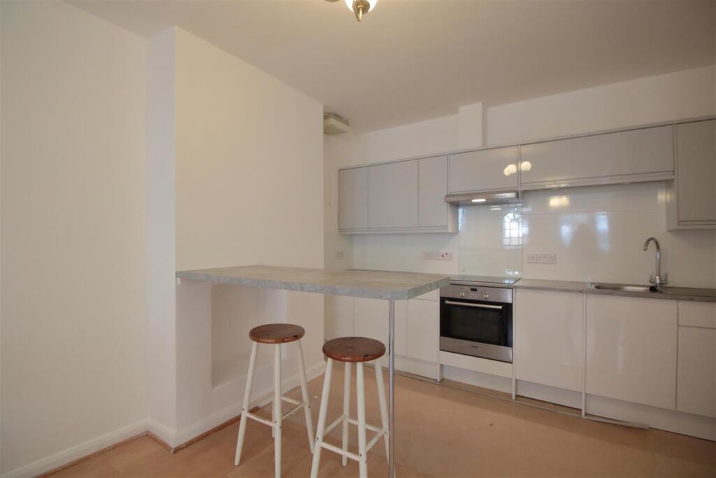 2 bed 1st Floor Flat for rent in Camberwell. From Eden Harper - Brixton