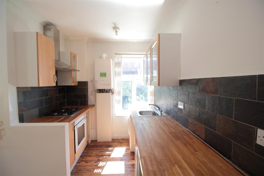 2 bed 1st Floor Flat for rent in Clapham. From Eden Harper - Brixton