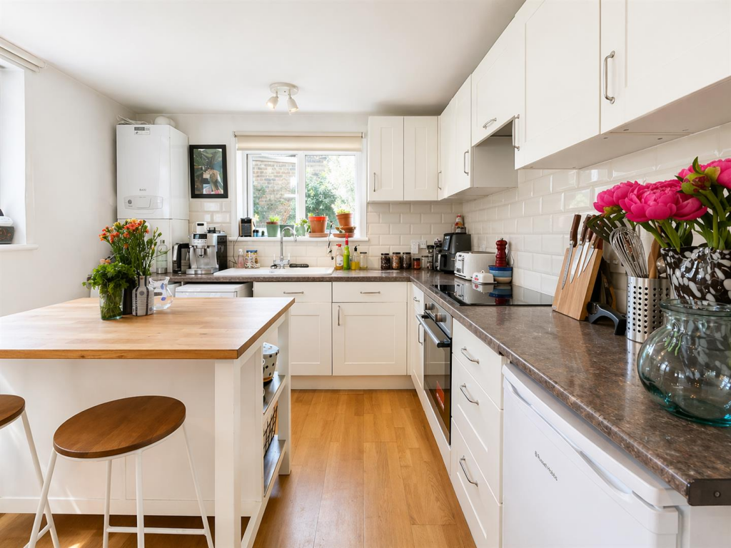 1 bed 1st Floor Flat for rent in Clapham. From Eden Harper - Brixton