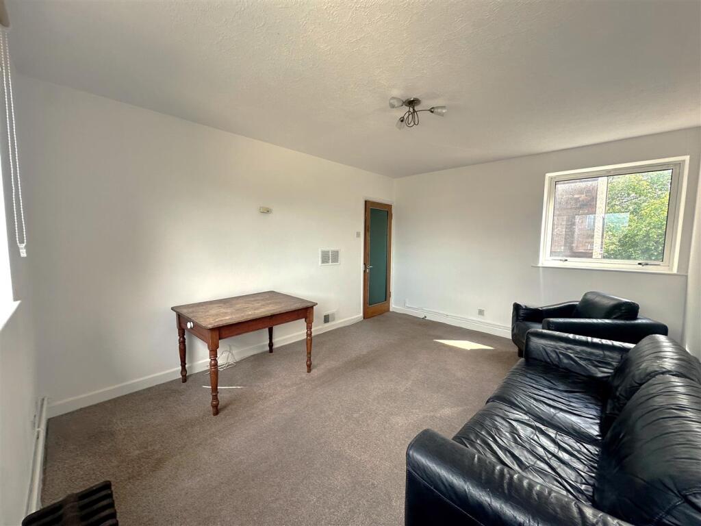 2 bed 1st Floor Flat for rent in London. From Eden Harper - Battersea
