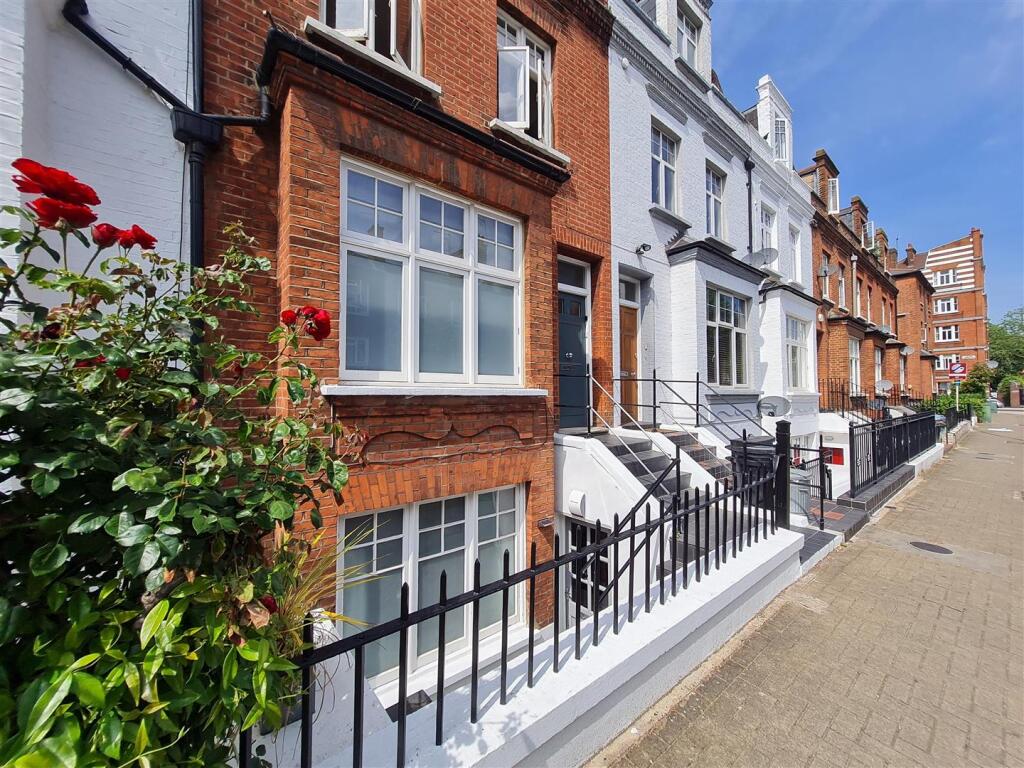 3 bed 1st Floor Flat for rent in Battersea. From Eden Harper - Battersea