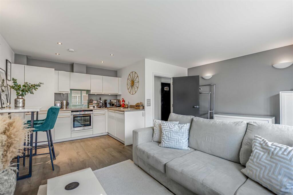 1 bed 1st Floor Flat for rent in Battersea. From Eden Harper - Battersea