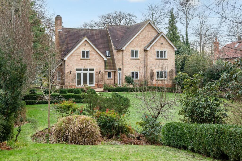 4 bed Detached for rent in Burnham Green. From Bryan Bishop and Partners - Welwyn 4 bed Detached for rent in Burnham Green. From Bryan Bishop and Partners - Welwyn
