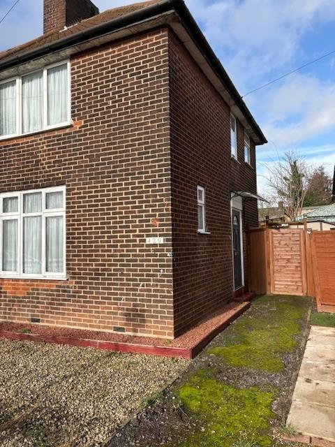 2 bed Mid Terraced House for rent in Dagenham. From Steps Estate Agents - Dagenham