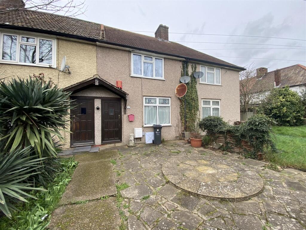 2 bed Mid Terraced House for rent in Dagenham. From Steps Estate Agents - Dagenham