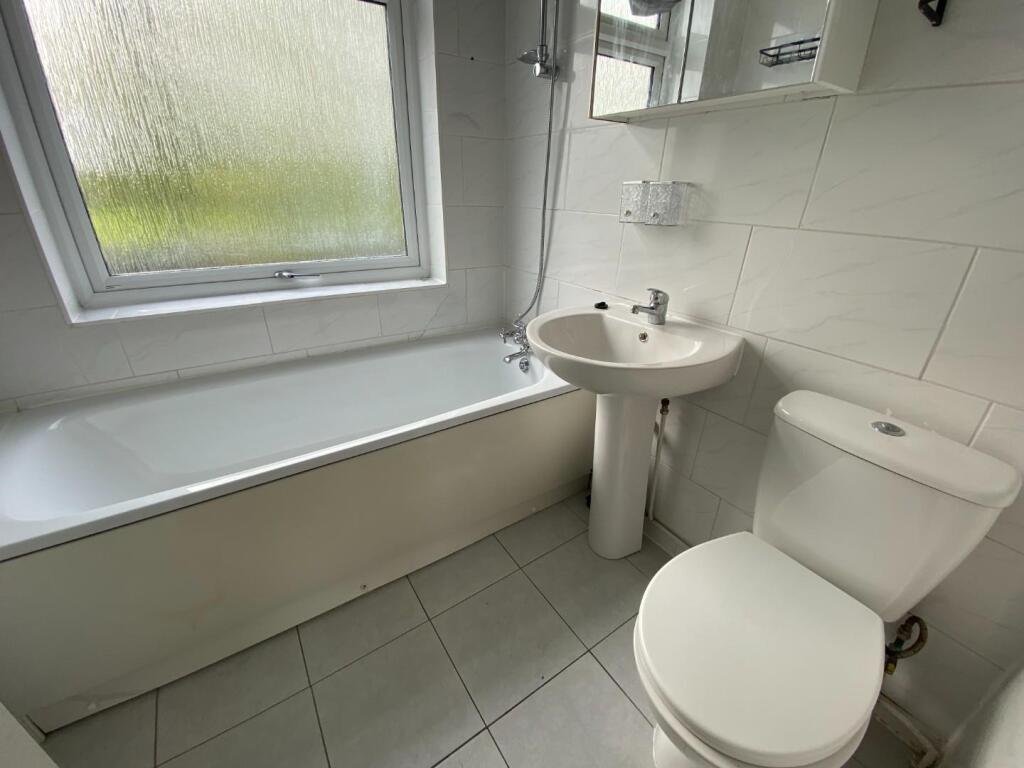2 bed End of Terrace for rent in Dagenham. From Steps Estate Agents - Dagenham