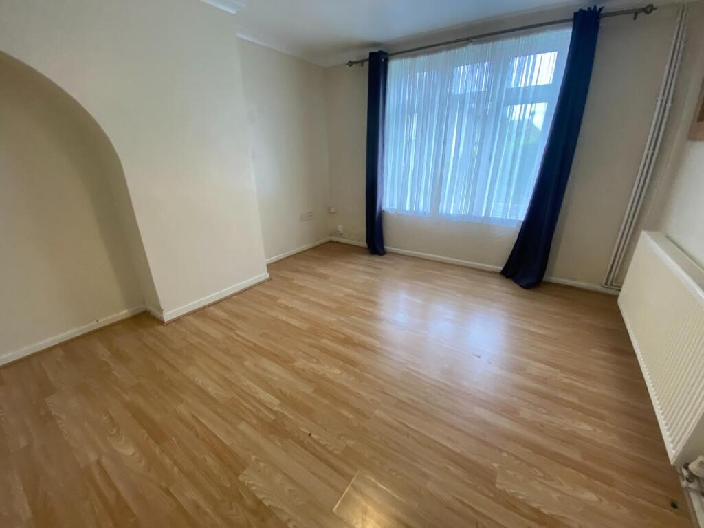 3 bed Mid Terraced House for rent in Dagenham. From Steps Estate Agents - Dagenham