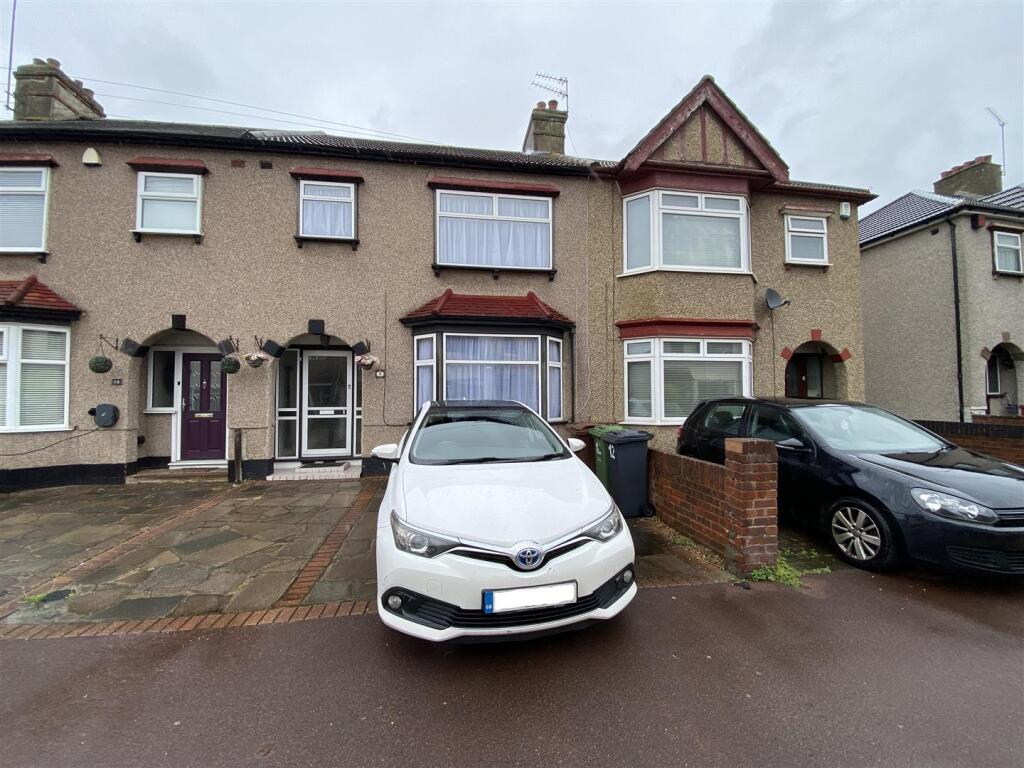 3 bed Mid Terraced House for rent in Dagenham. From Steps Estate Agents - Dagenham