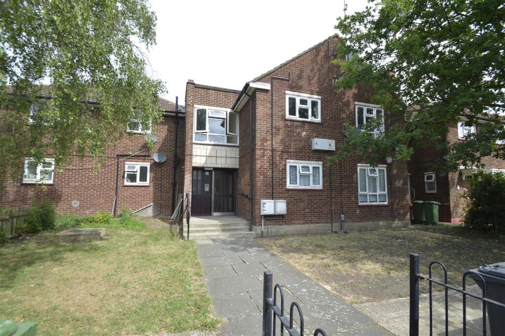 1 bed Apartment for rent in Barking. From Steps Estate Agents - Dagenham