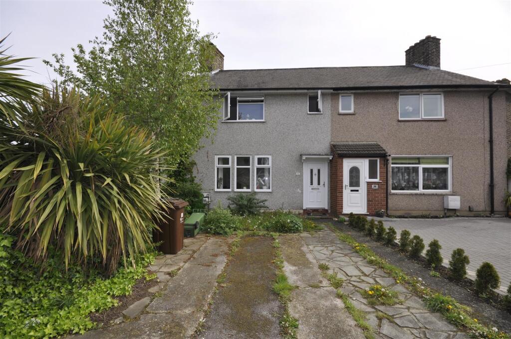 3 bed Mid Terraced House for rent in Dagenham. From Steps Estate Agents - Dagenham