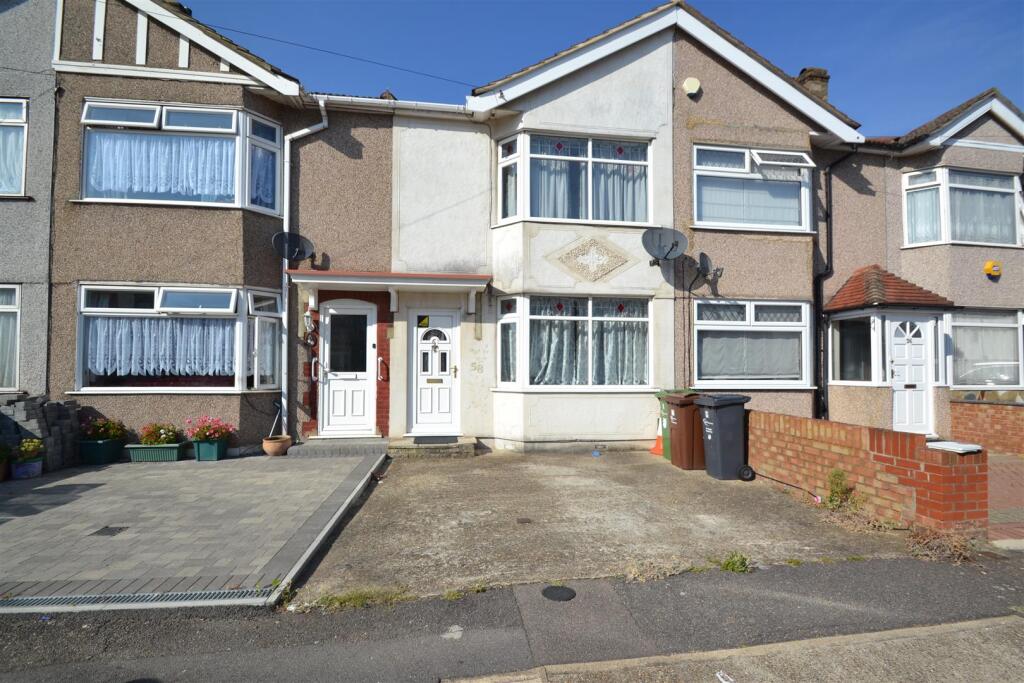 3 bed Mid Terraced House for rent in Dagenham. From Steps Estate Agents - Dagenham